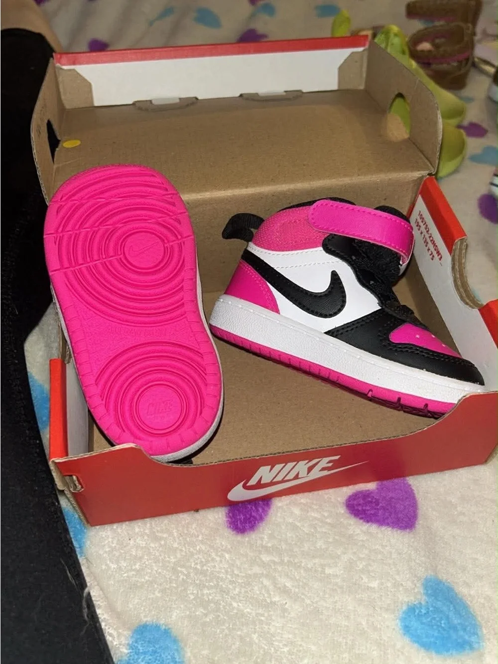 Nike Kids Mid-Top Sneakers in Pink/Black/White